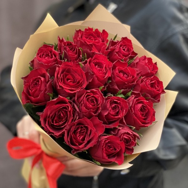 17 красных роз 40 см