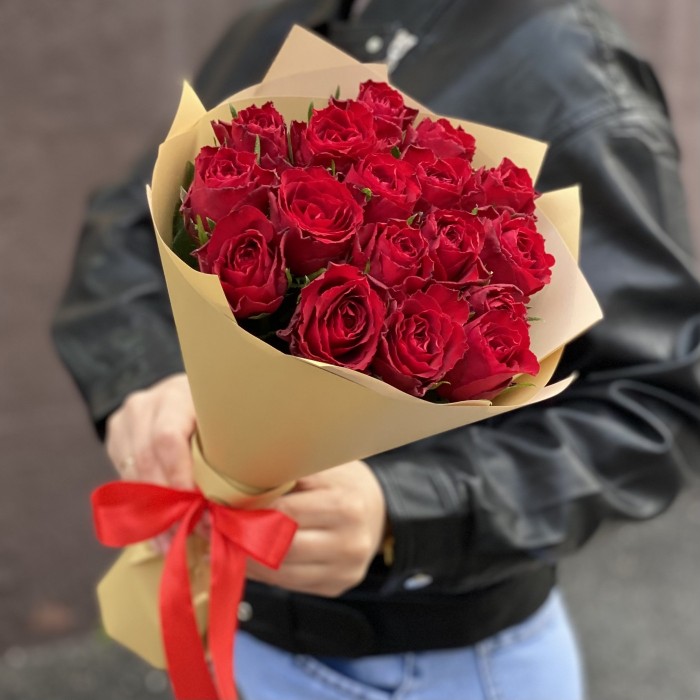 17 красных роз 40 см