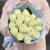 17 крупных белых роз Махе