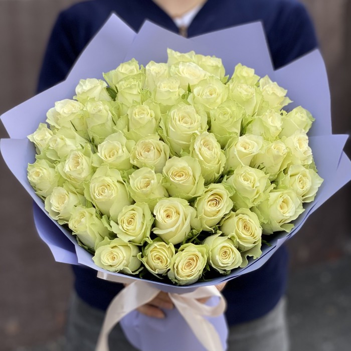 45 белых роза Атена