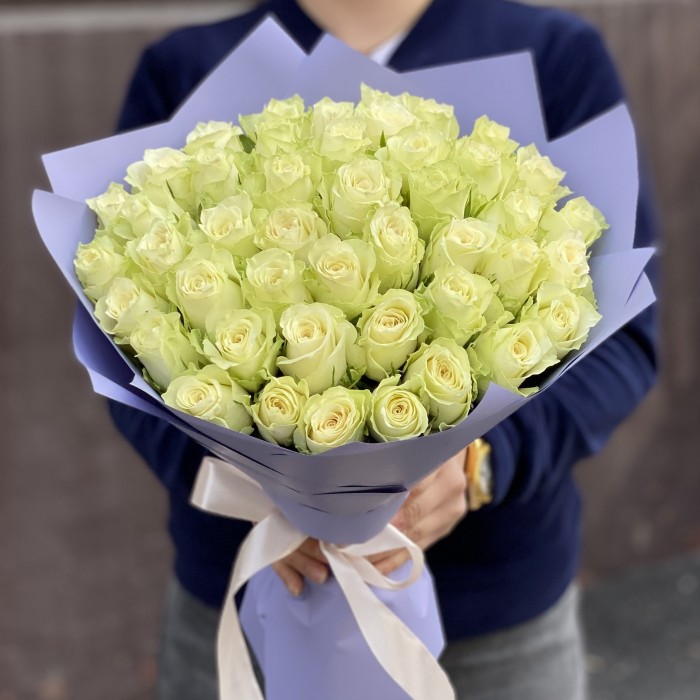 45 белых роза Атена