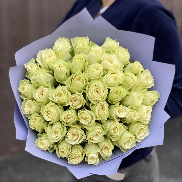 45 белых роза Атена