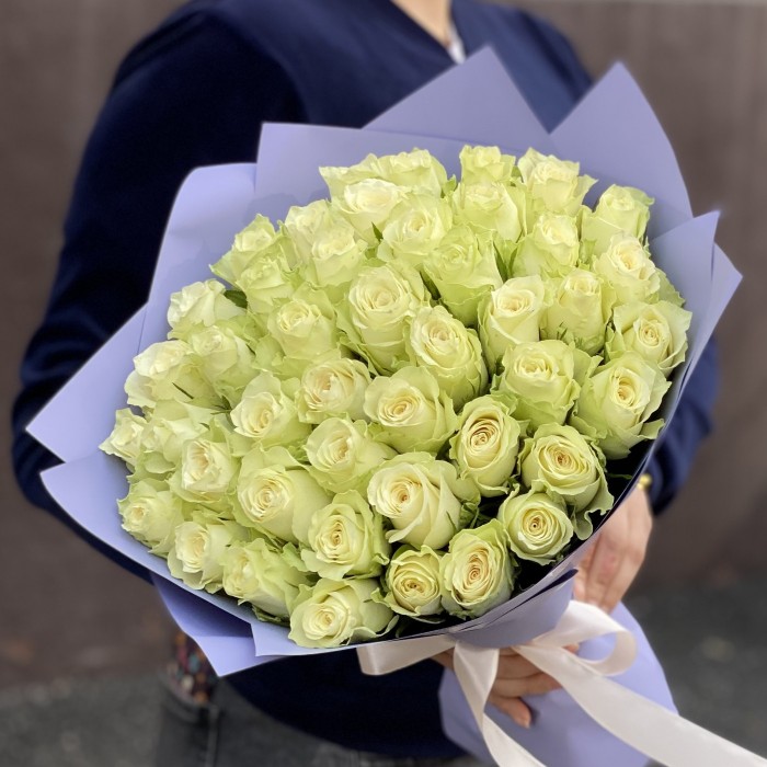 45 белых роза Атена