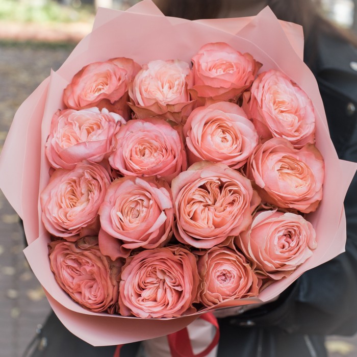 15 пионовидных роз Кахала