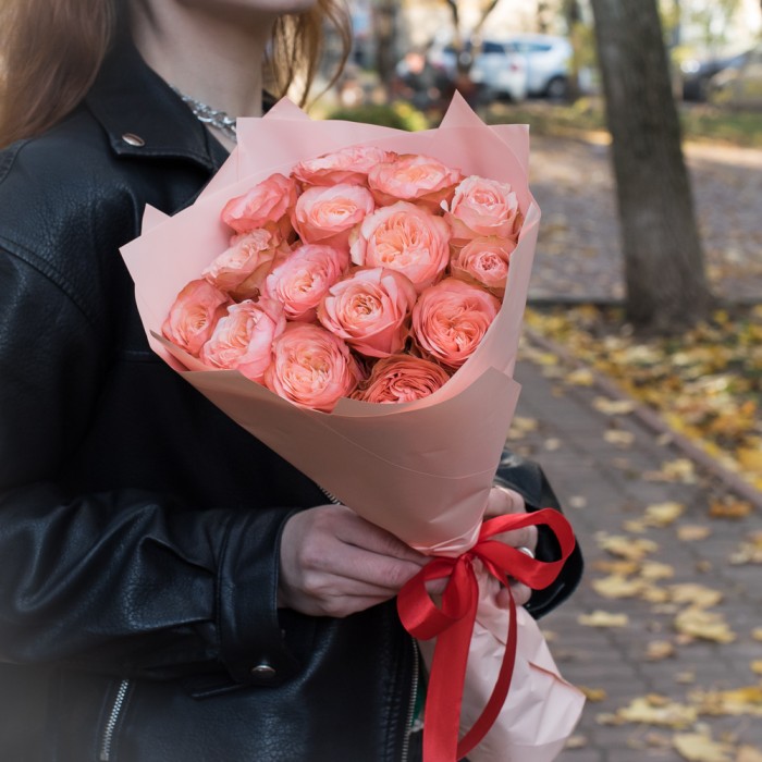 15 пионовидных роз Кахала