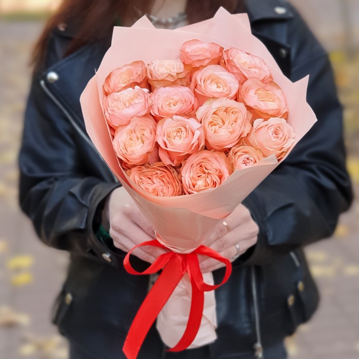 15 пионовидных роз Кахала