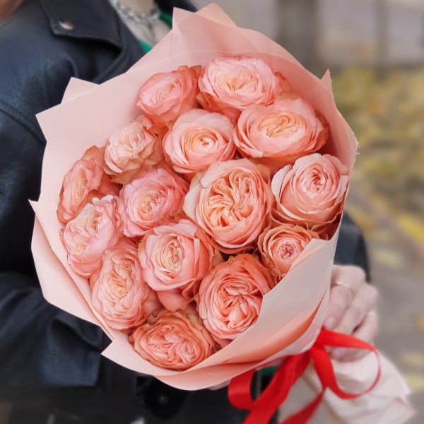 15 пионовидных роз Кахала