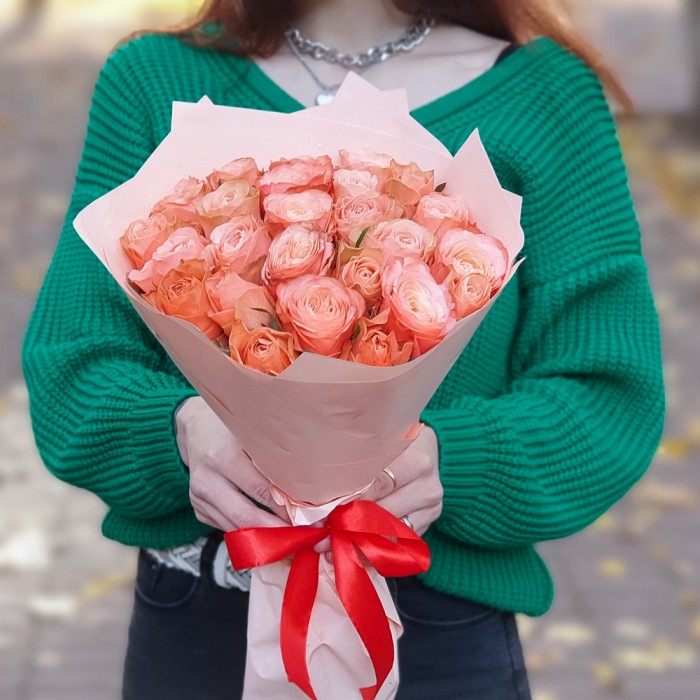 25 пионовидных роз Кахала