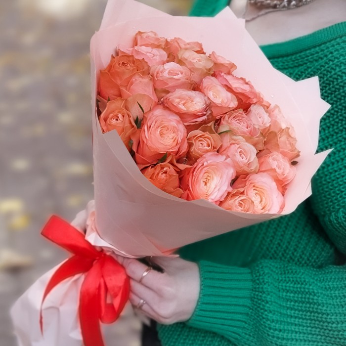 25 пионовидных роз Кахала