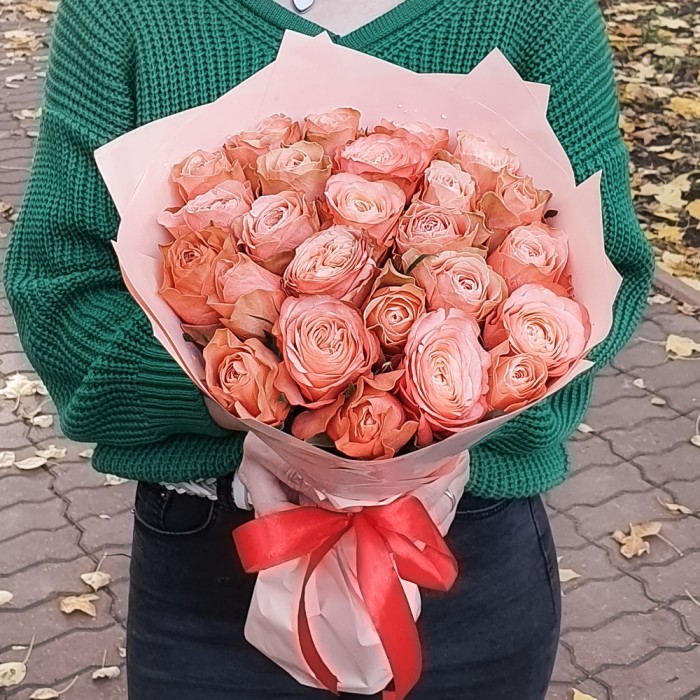 25 пионовидных роз Кахала
