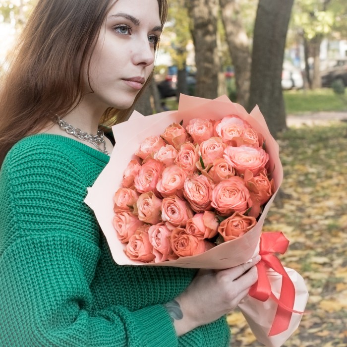 25 пионовидных роз Кахала