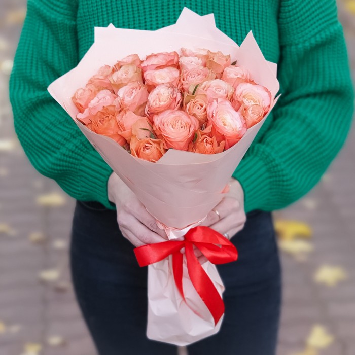 25 пионовидных роз Кахала