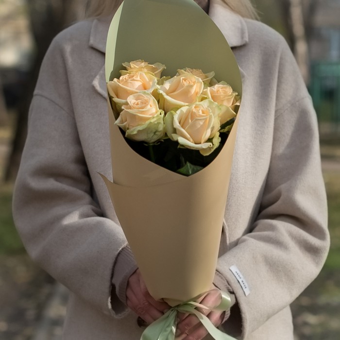 7 персиковых роз Аваланш