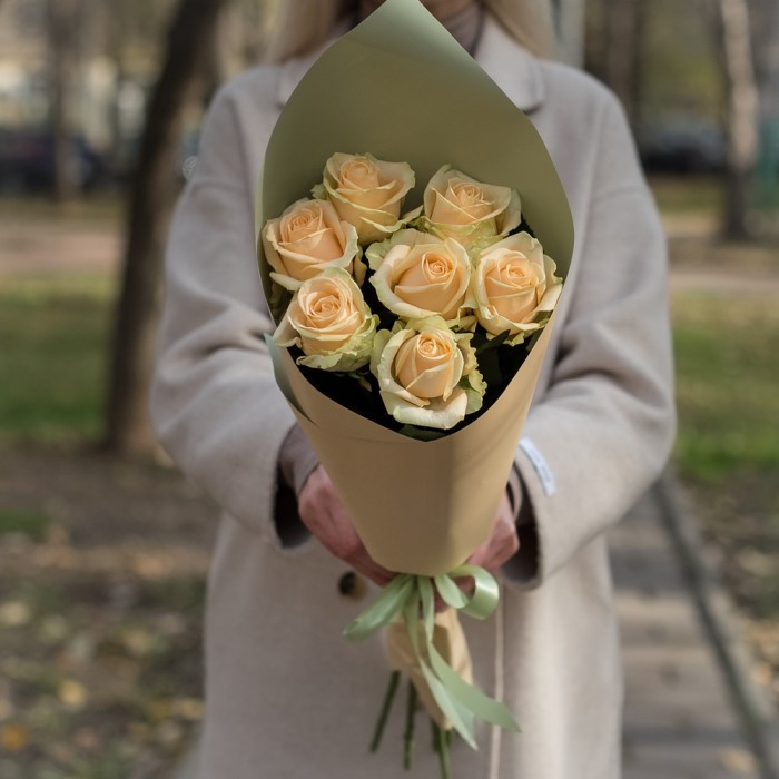 7 персиковых роз Аваланш