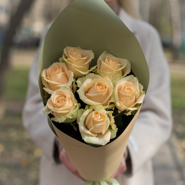 7 персиковых роз Аваланш