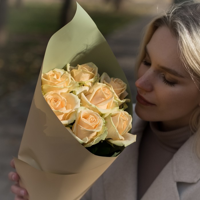 7 персиковых роз Аваланш