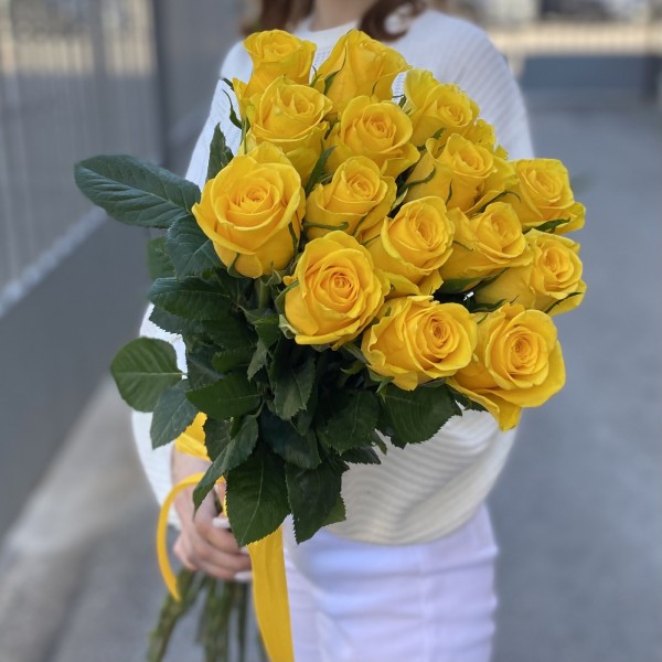 15 роз Хай Еллоу