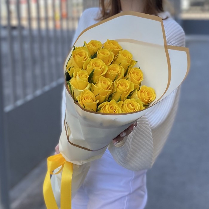 15 желтых роз Хай Еллоу 60 см