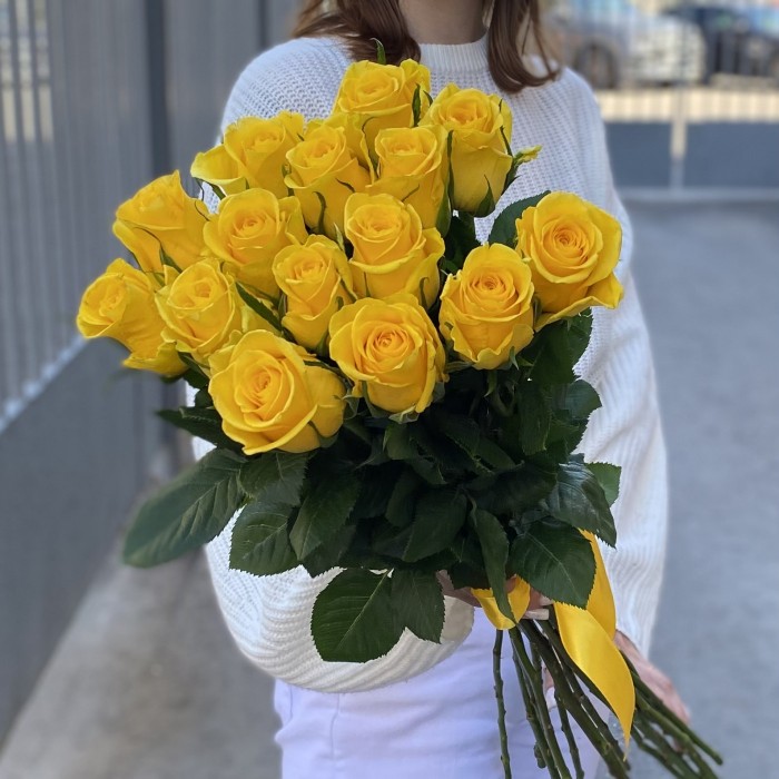 15 желтых роз Хай Еллоу 60 см
