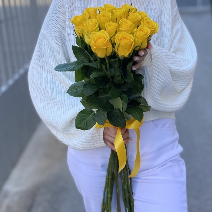 15 желтых роз Хай Еллоу 60 см