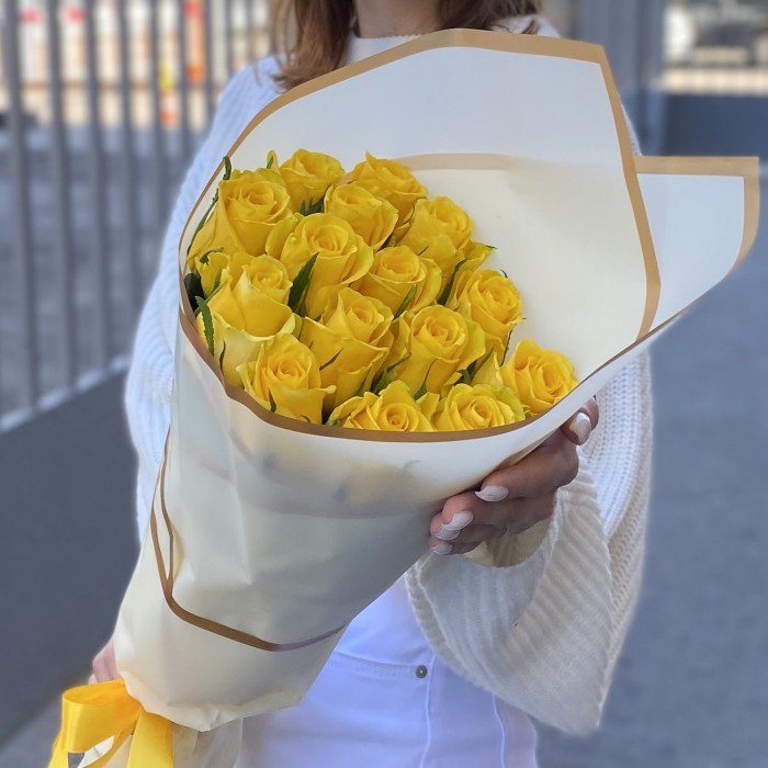 15 желтых роз Хай Еллоу 60 см
