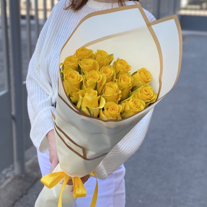 15 желтых роз Хай Еллоу 60 см