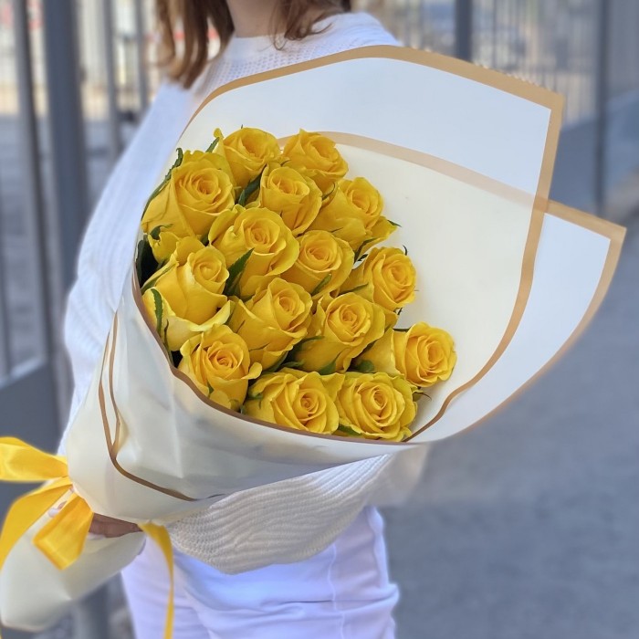 15 желтых роз Хай Еллоу 60 см