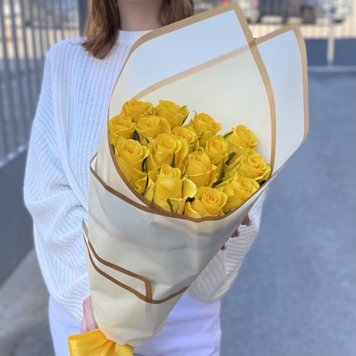 15 желтых роз Хай Еллоу 60 см