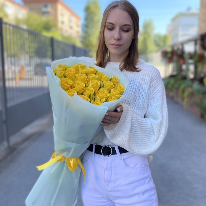 25 желтых роз Хай Еллоу 60 см
