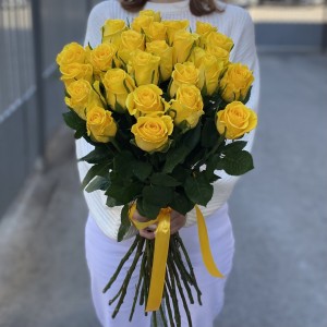 Роза Хай Еллоу (High & Yellow) 60 см