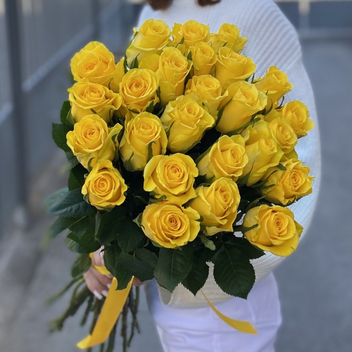 Роза Хай Еллоу (High & Yellow) 60 см