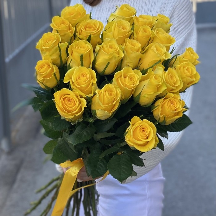 Роза Хай Еллоу (High & Yellow) 60 см