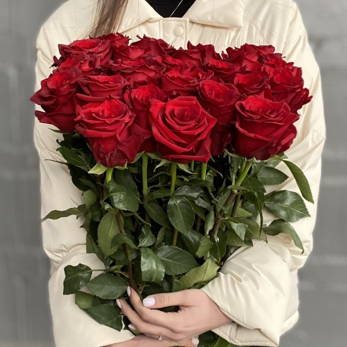 25 длинных красных роз 110 см