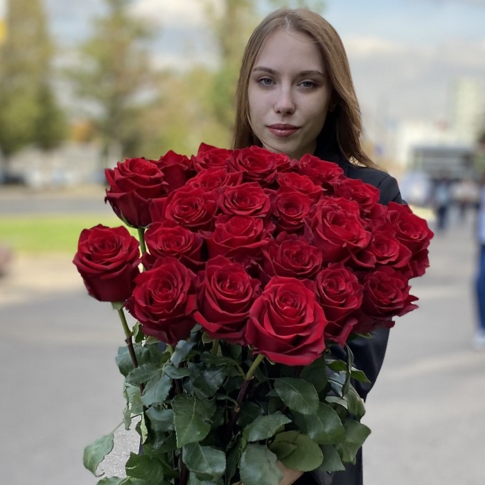 Ароматная красная роза 130 см