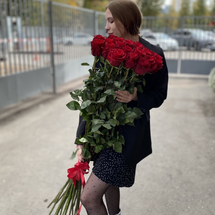Ароматная красная роза 130 см