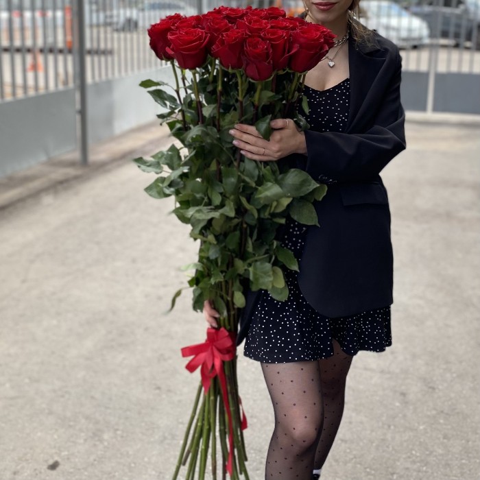 Ароматная красная роза 130 см