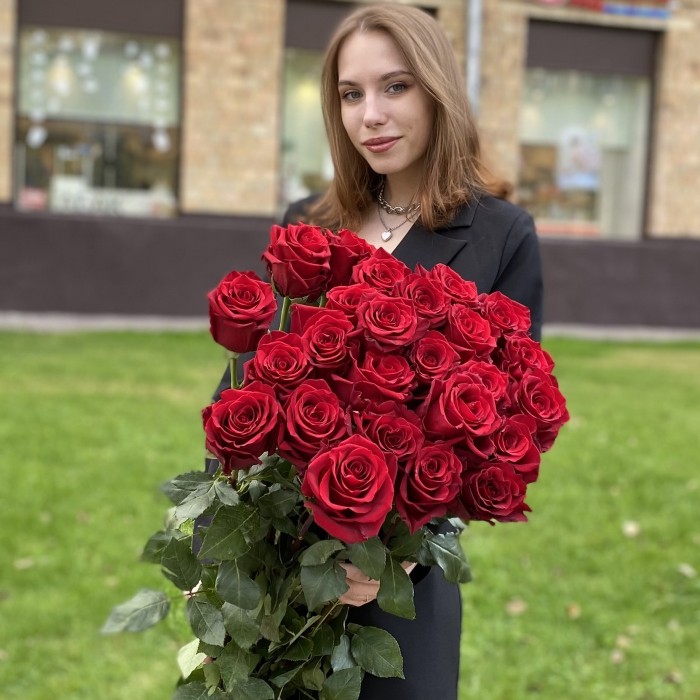 Ароматная красная роза 130 см