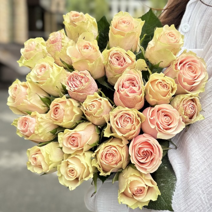 Роза Фруттето 60 см