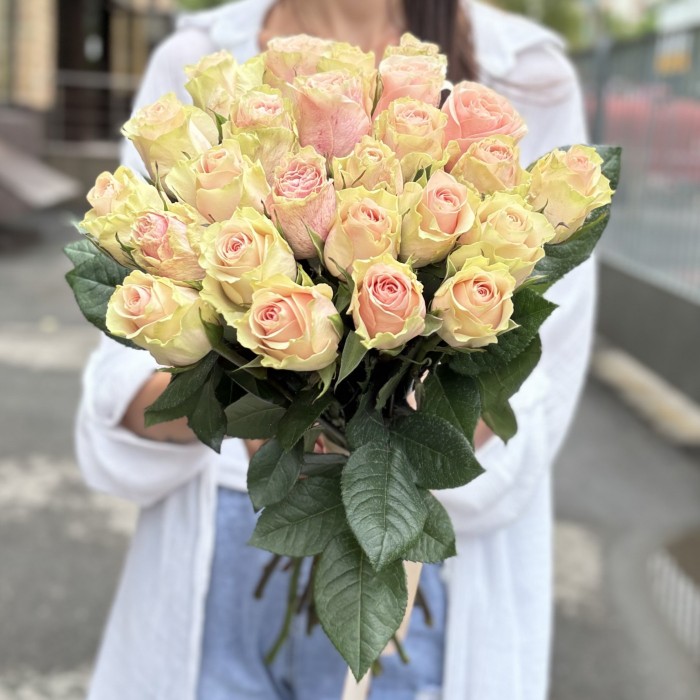 Роза Фруттето 60 см