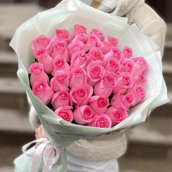 35 розовых роз Ревиваль 60см
