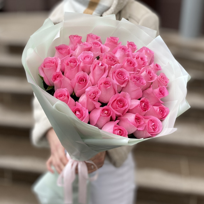 35 розовых роз Ревиваль 60см