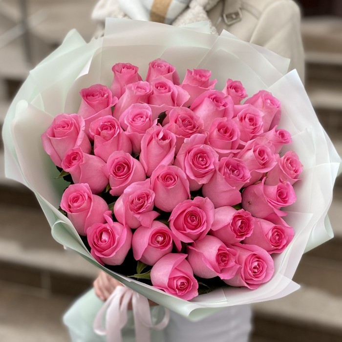 35 розовых роз Ревиваль 60см