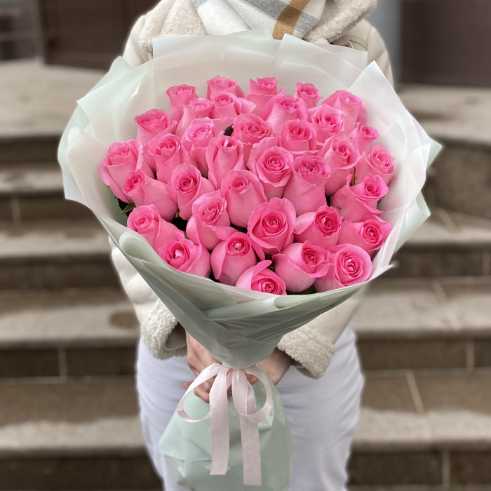 35 розовых роз Ревиваль 60см
