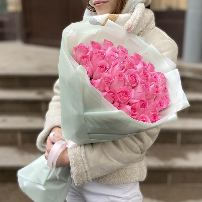 35 розовых роз Ревиваль 60см