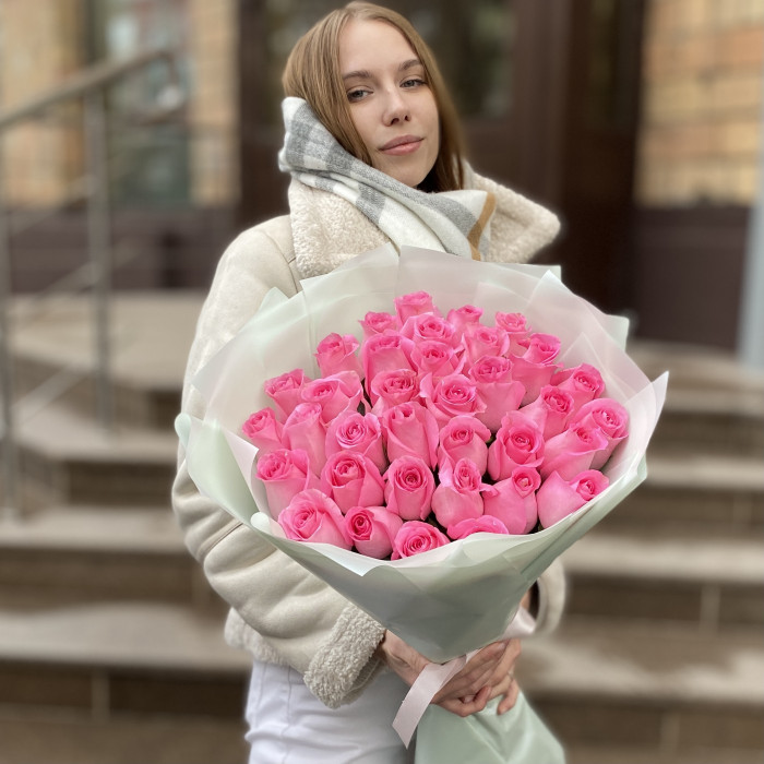 35 розовых роз Ревиваль 60см