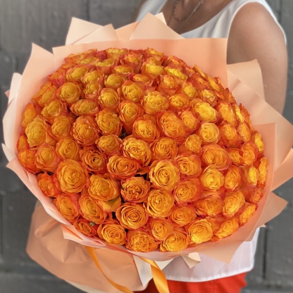 101 оранжевая роза Конфиденшл 40 см