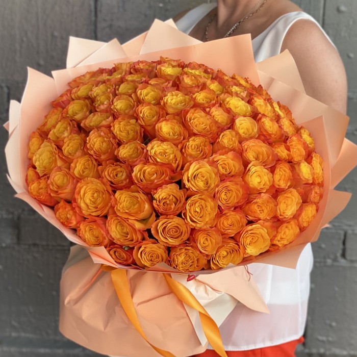 101 оранжевая роза Конфиденшл 40 см