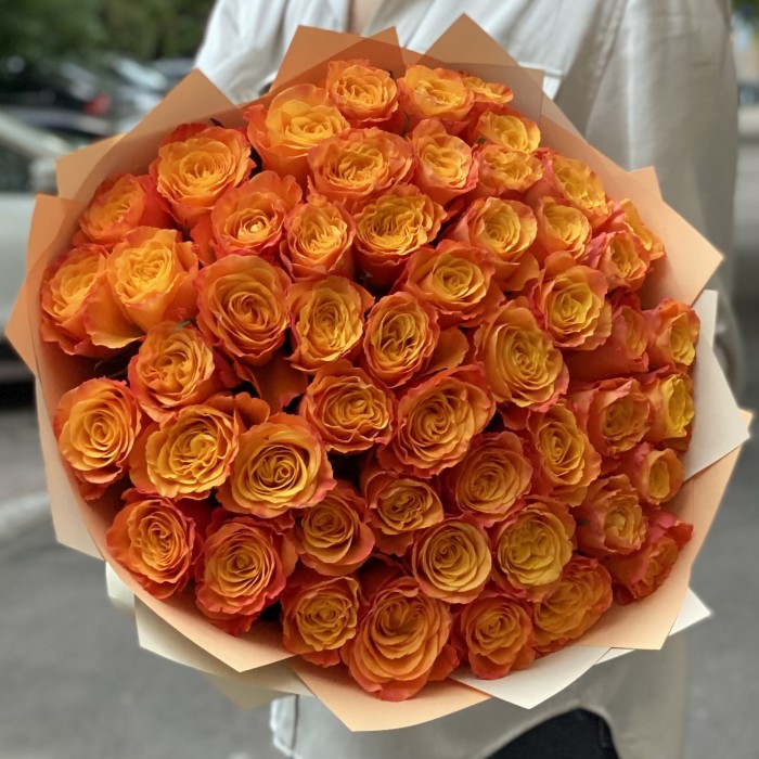 51 оранжевая роза Конфиденшл 40 см
