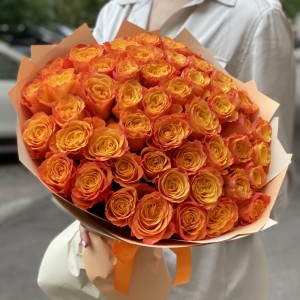 51 оранжевая роза Конфиденшл 50 см