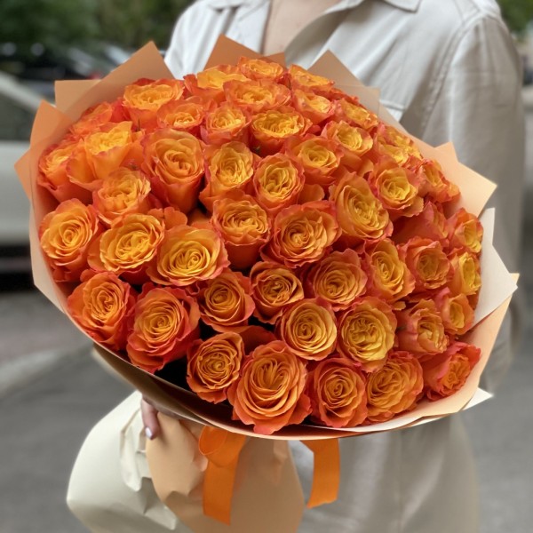 51 оранжевая роза Конфиденшл 50 см